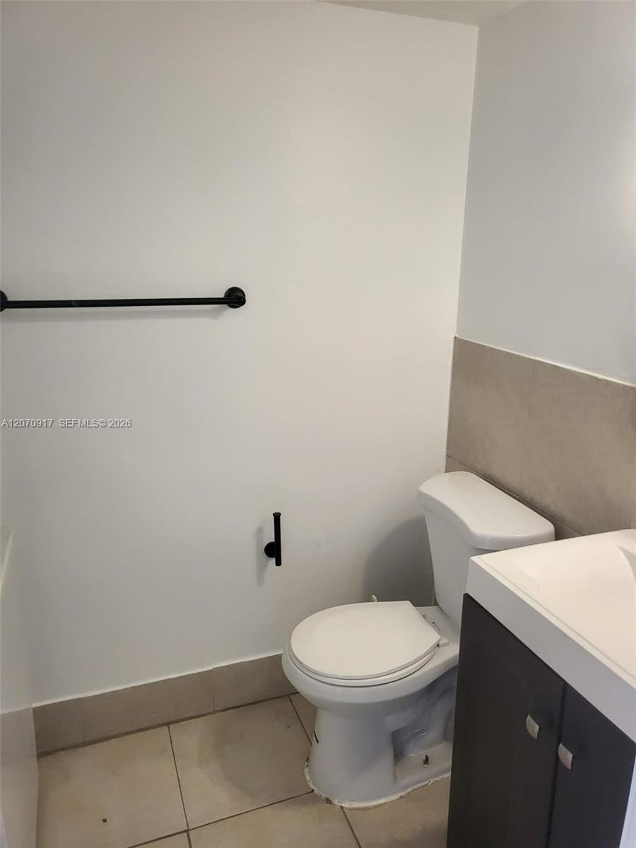 A12070917 Property Photo 13