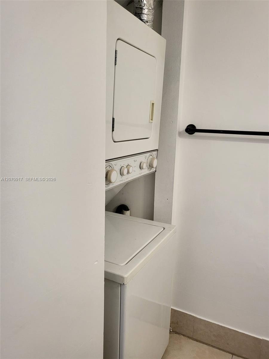 A12070917 Property Photo 14