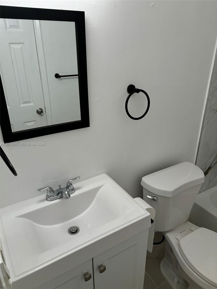 A12070917 Property Photo 15