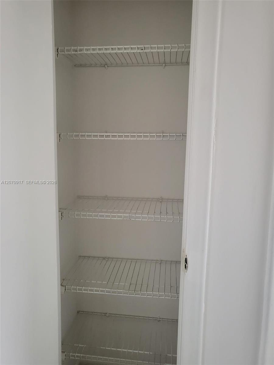 A12070917 Property Photo 16