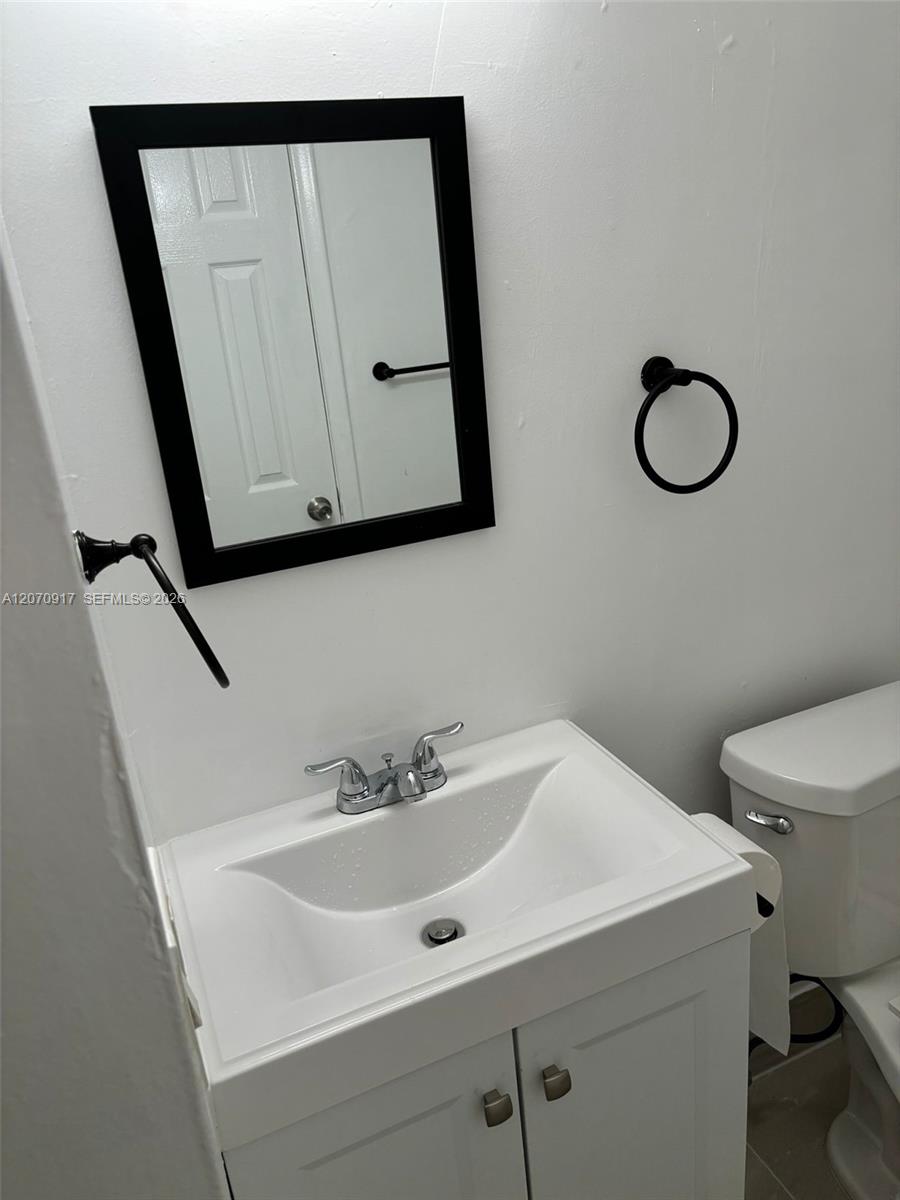 A12070917 Property Photo 19
