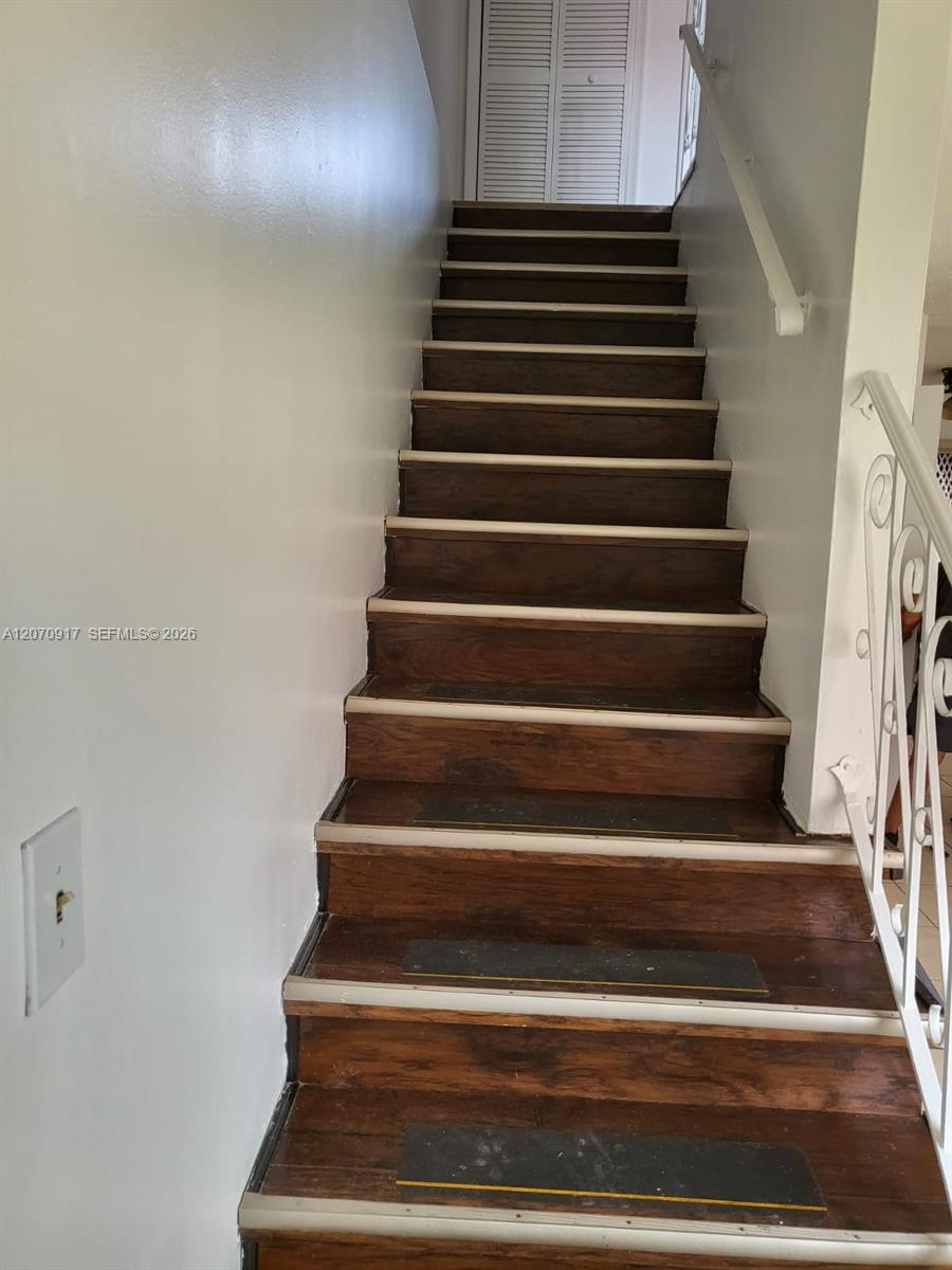 A12070917 Property Photo 22