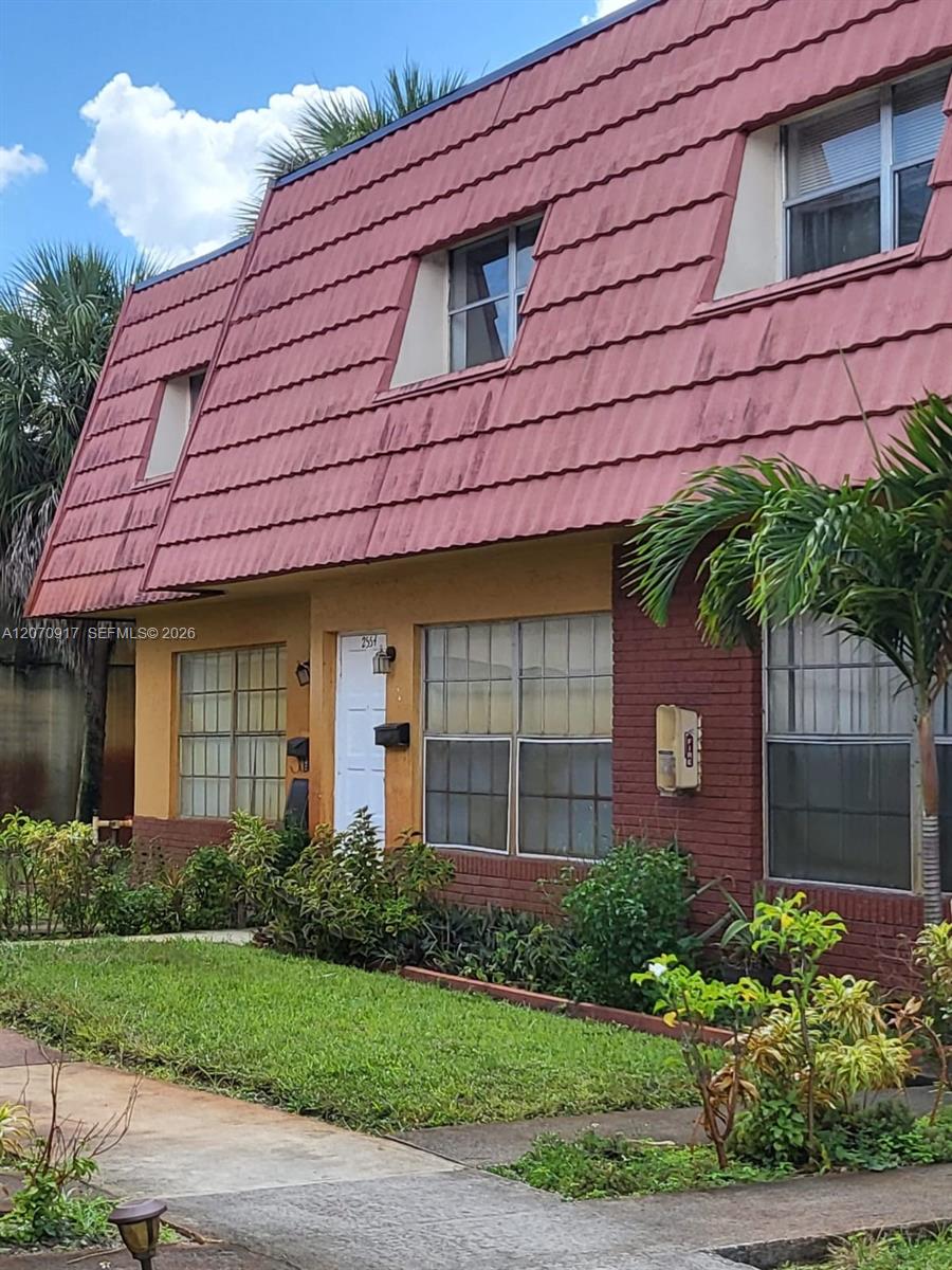A12070917 Property Photo 23