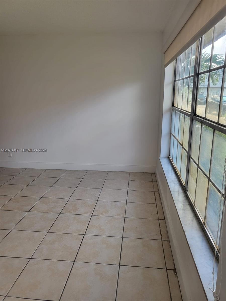 A12070917 Property Photo 25