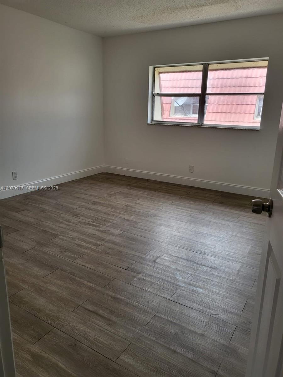 A12070917 Property Photo 26