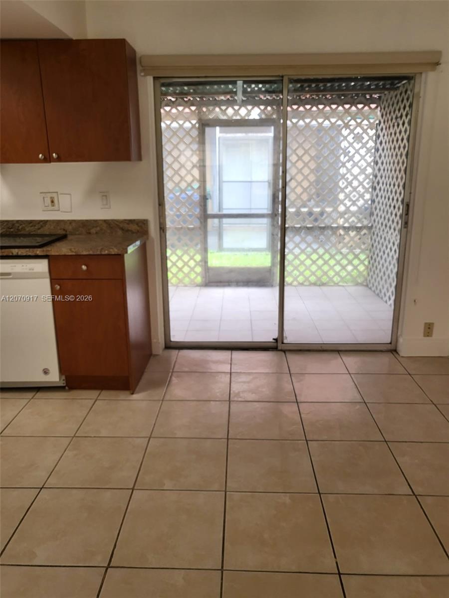 A12070917 Property Photo 28