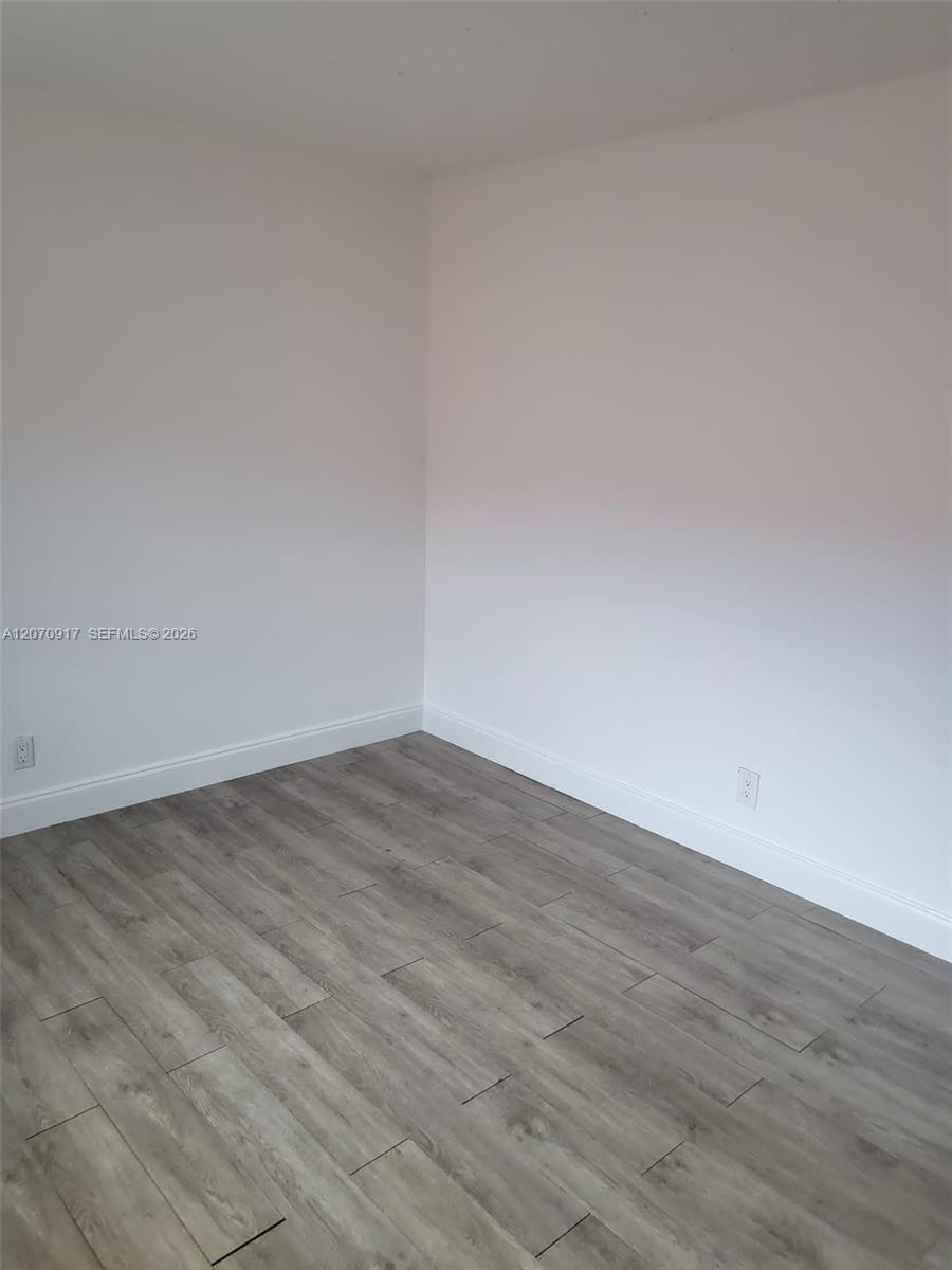 A12070917 Property Photo 29