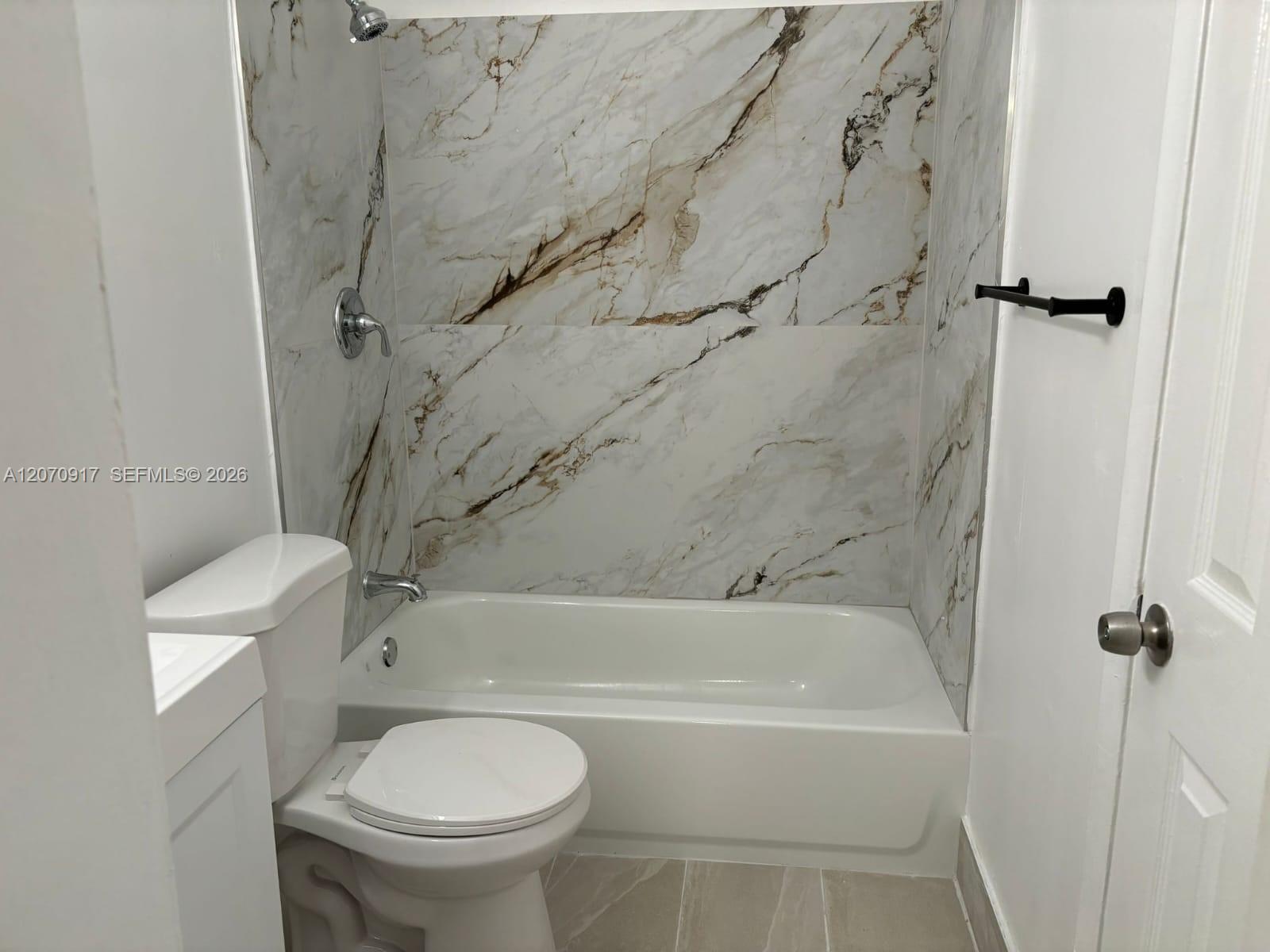 A12070917 Property Photo 31
