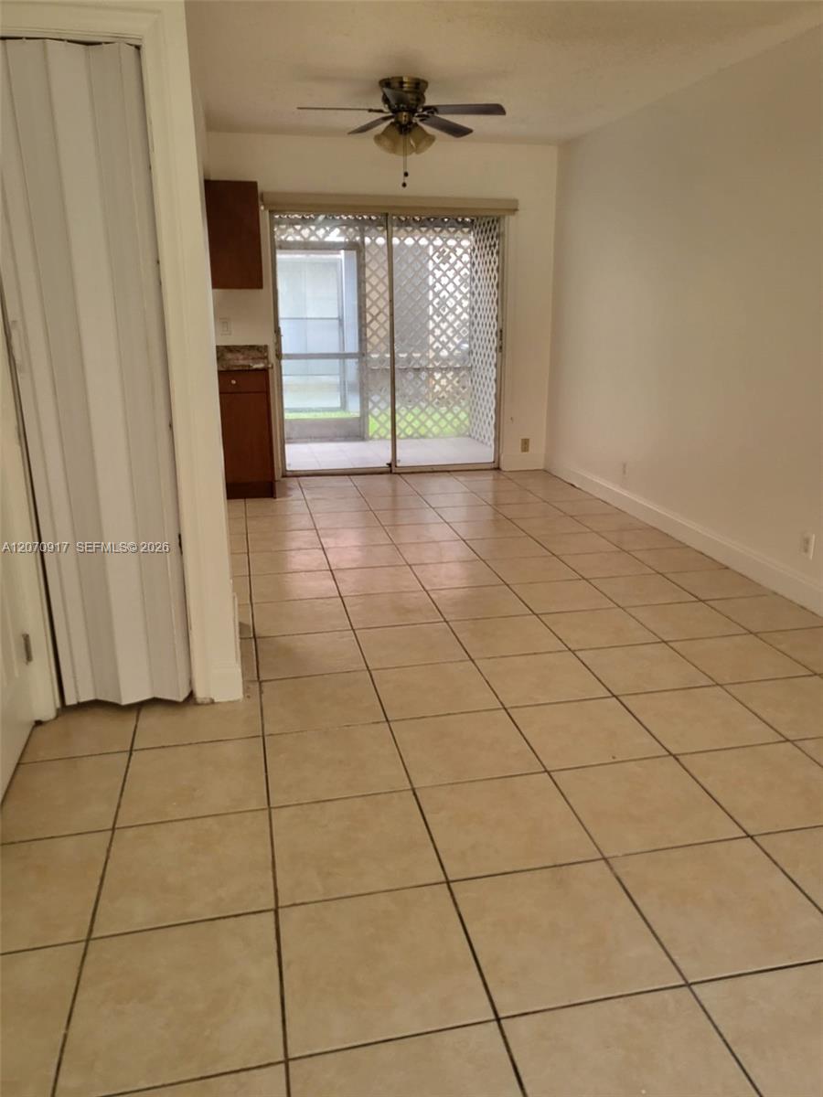 A12070917 Property Photo 36