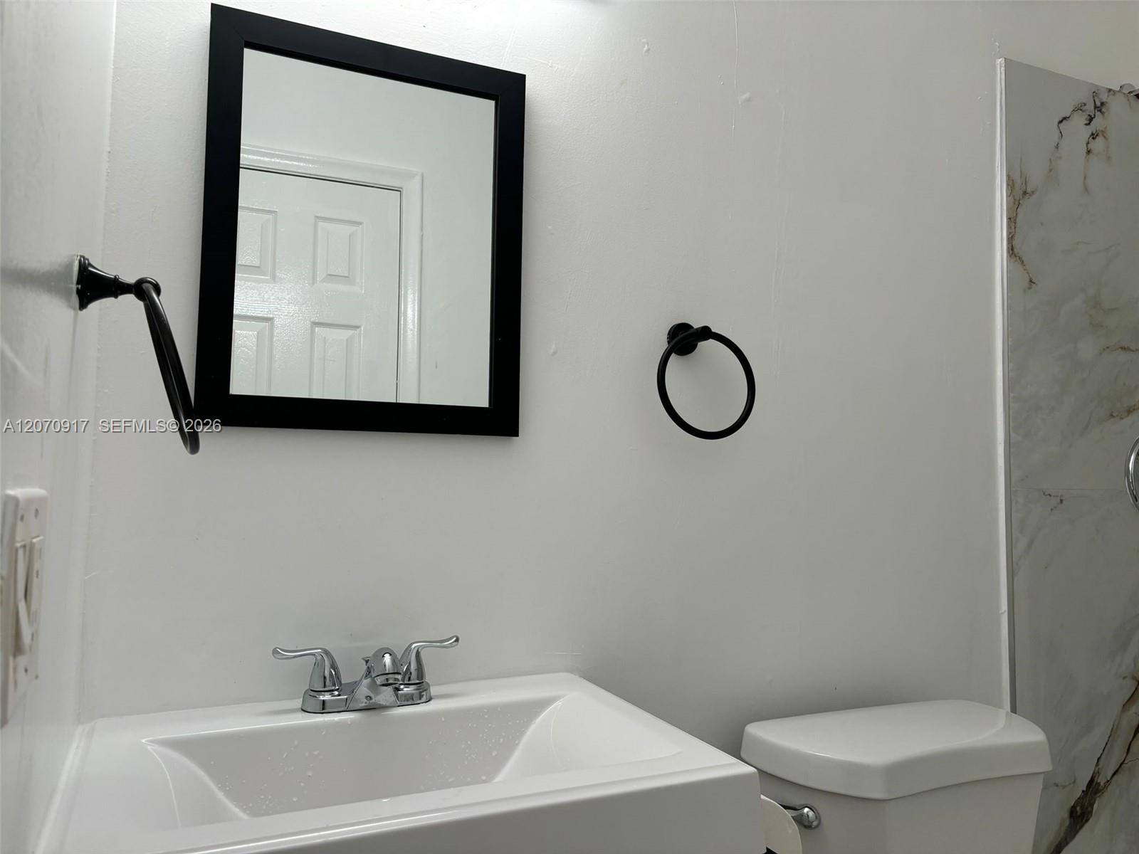 A12070917 Property Photo 37