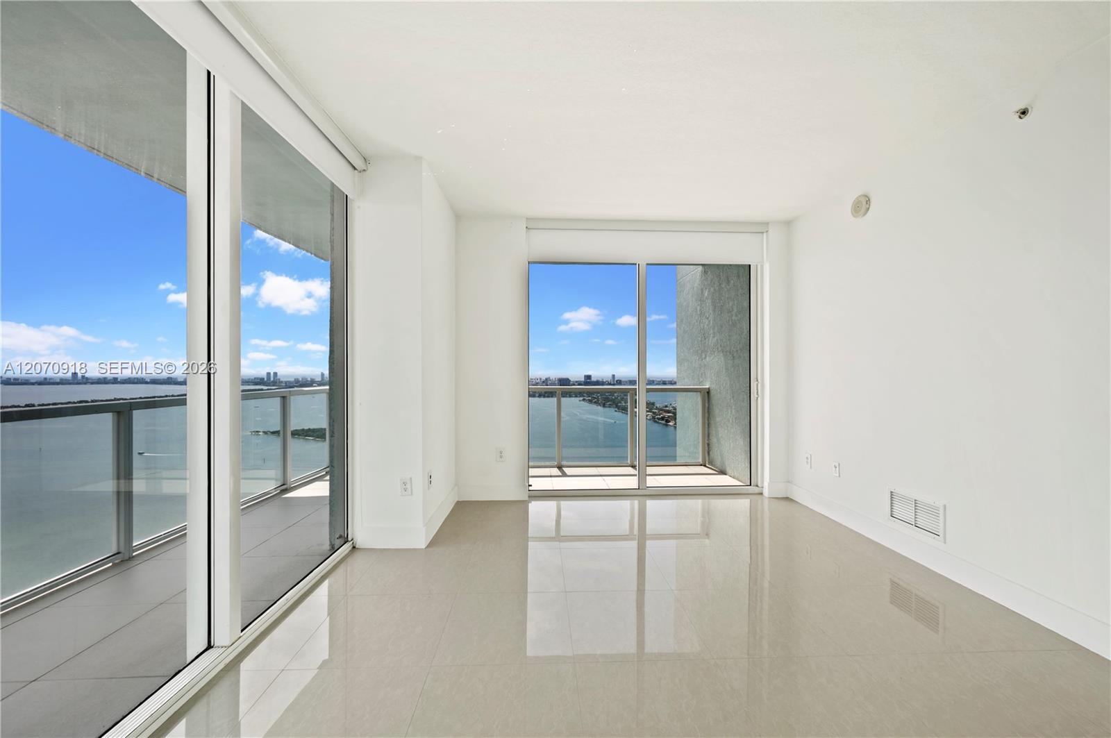 1900 N Bayshore Drive 4302 Property Photo 10