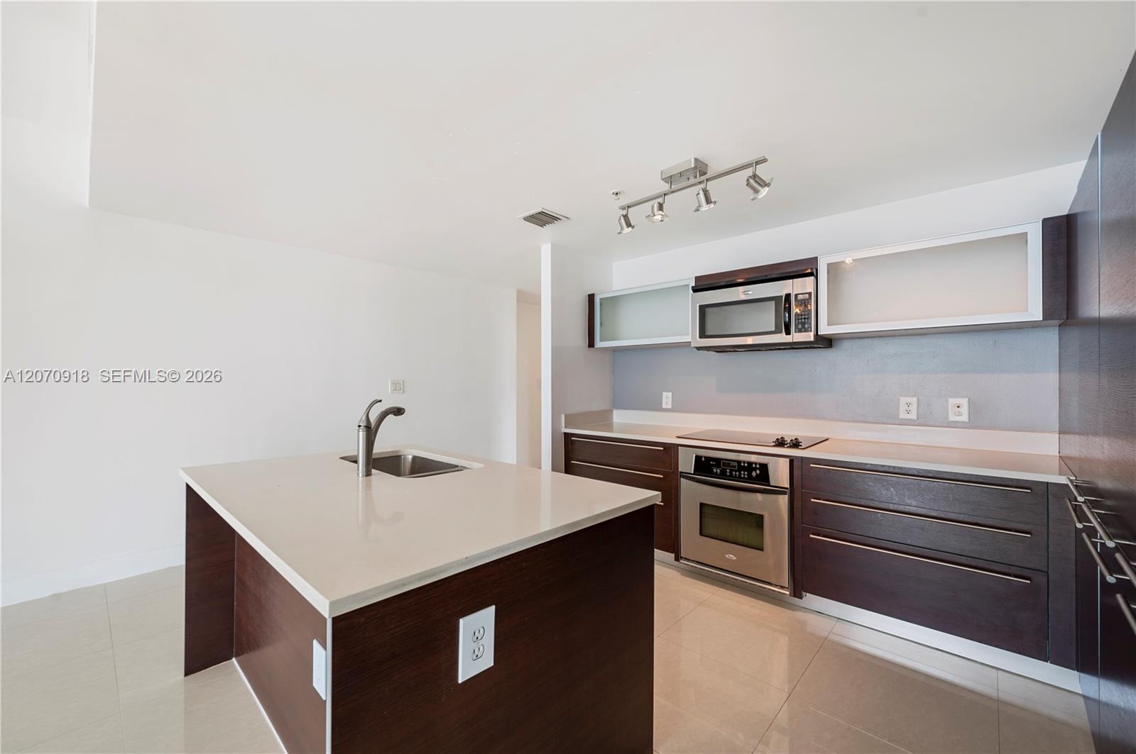 1900 N Bayshore Drive 4302 Property Photo 20