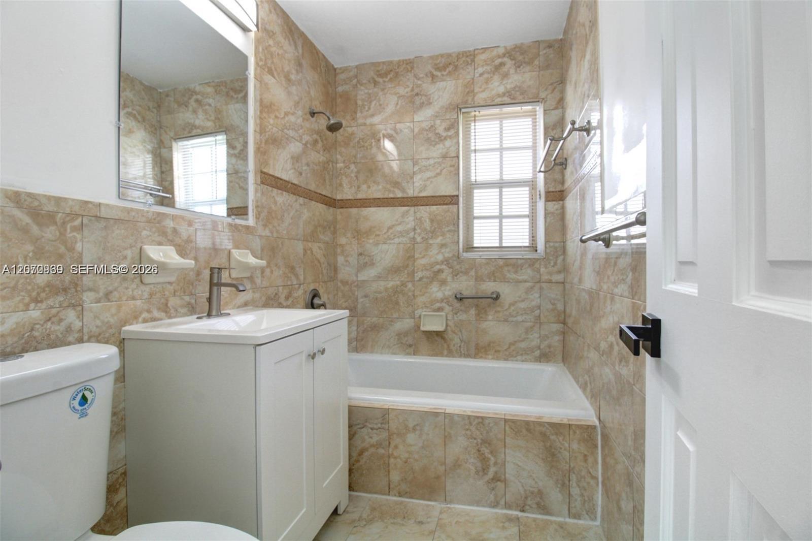 A12070939 Property Photo 13