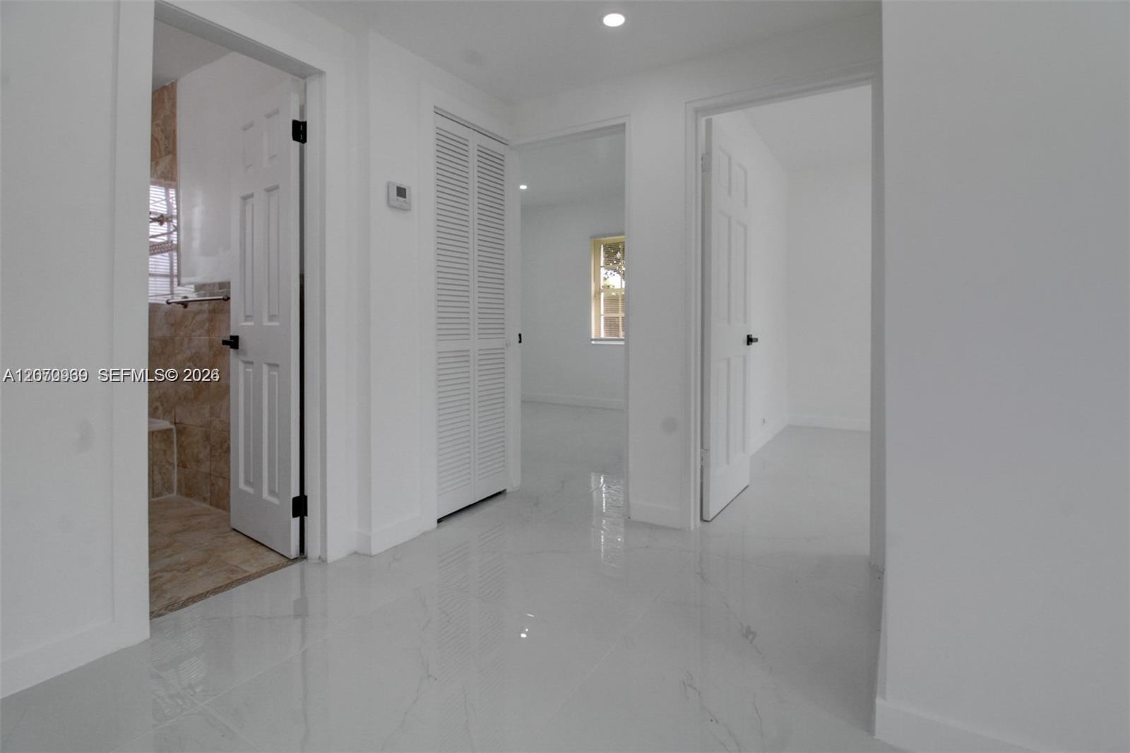 A12070939 Property Photo 14