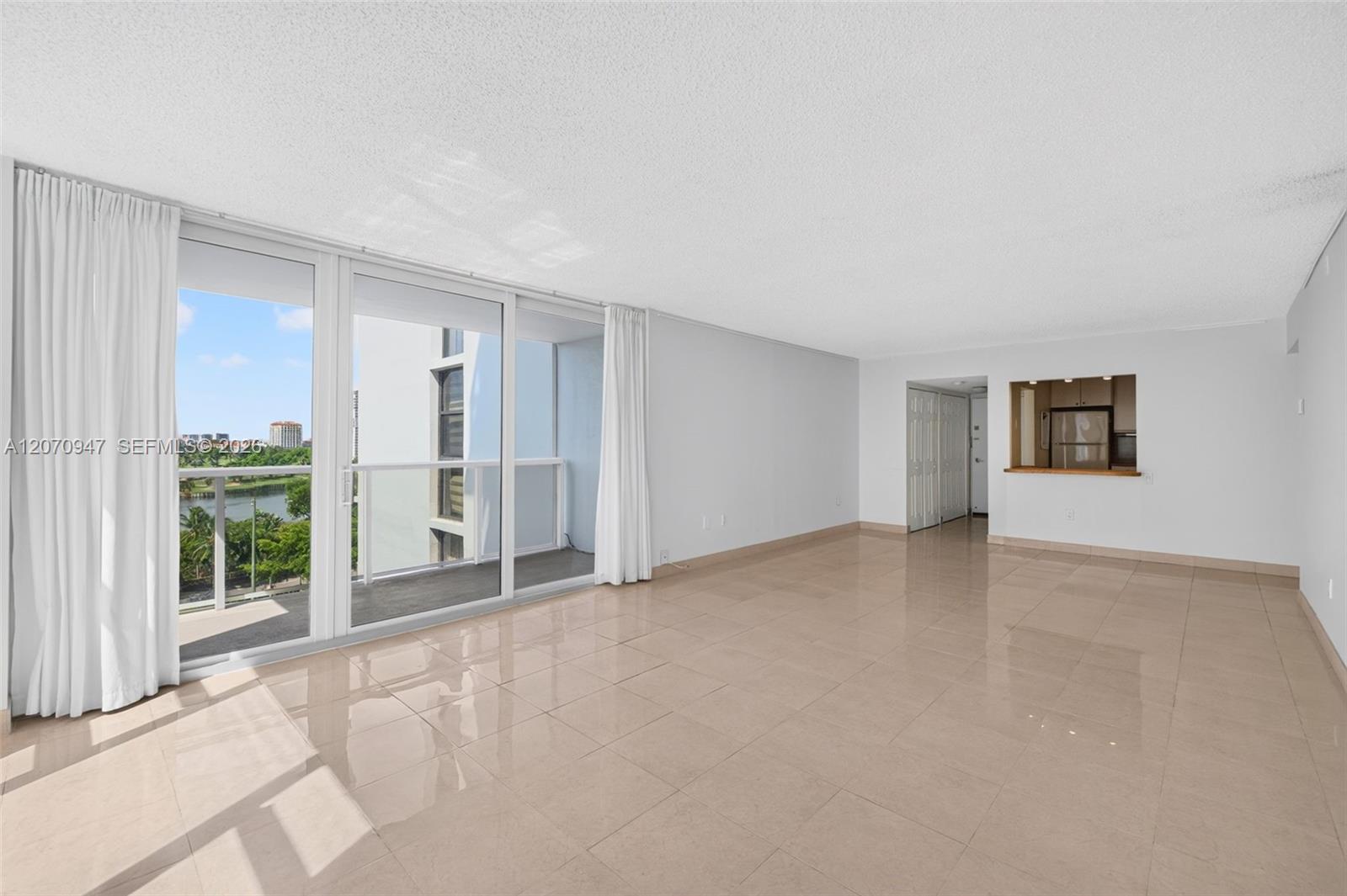 A12070947 Property Photo 7