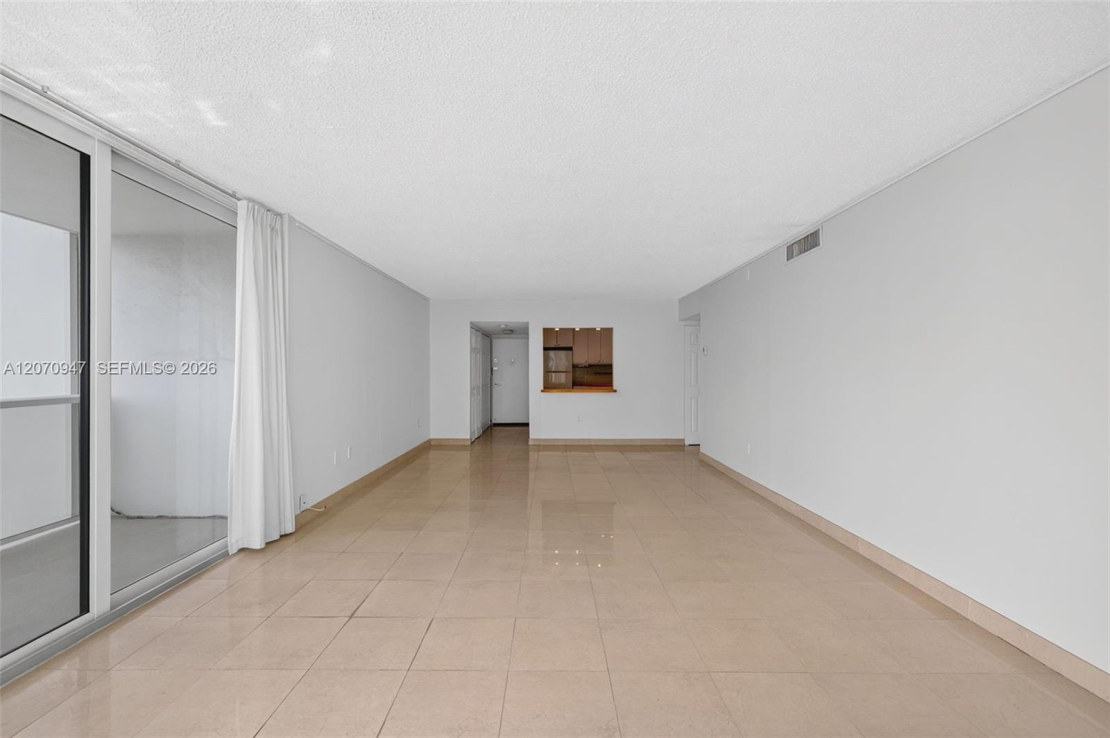 A12070947 Property Photo 8