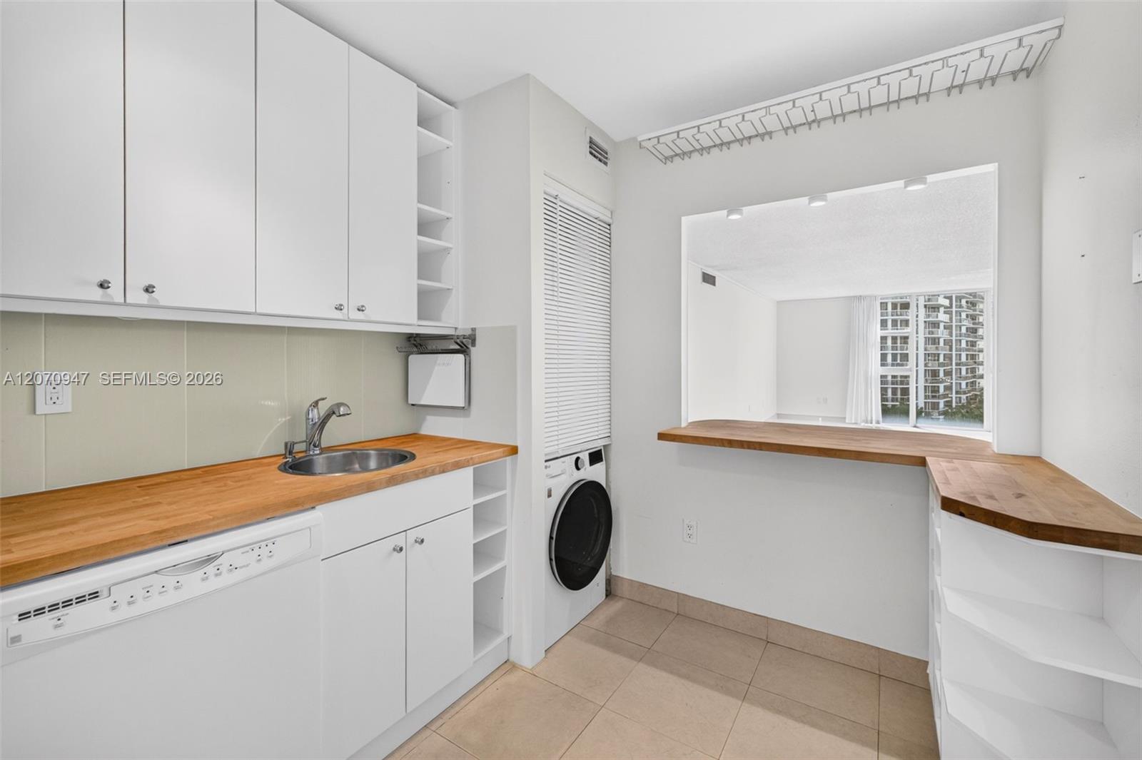 A12070947 Property Photo 15