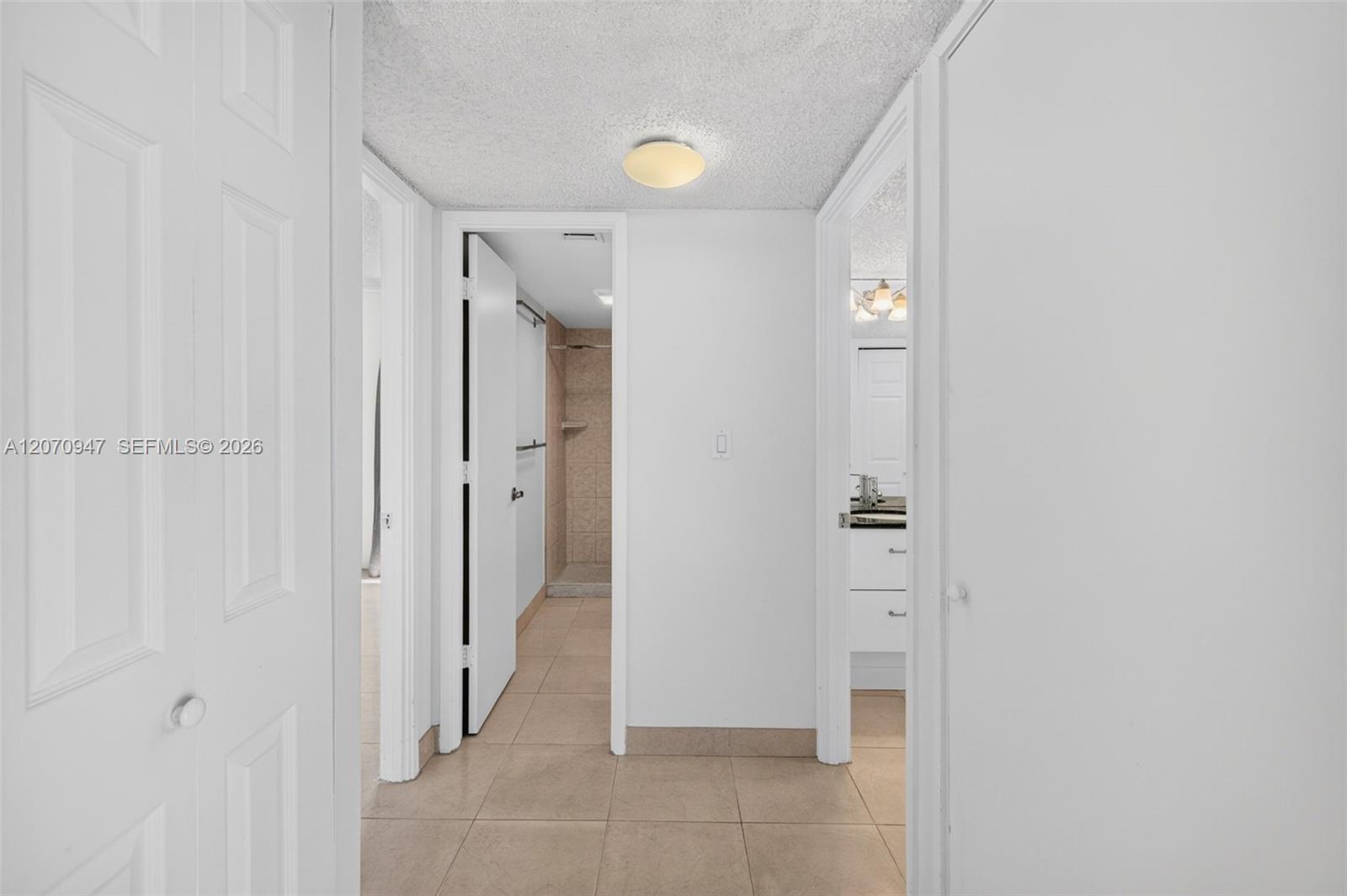 A12070947 Property Photo 19