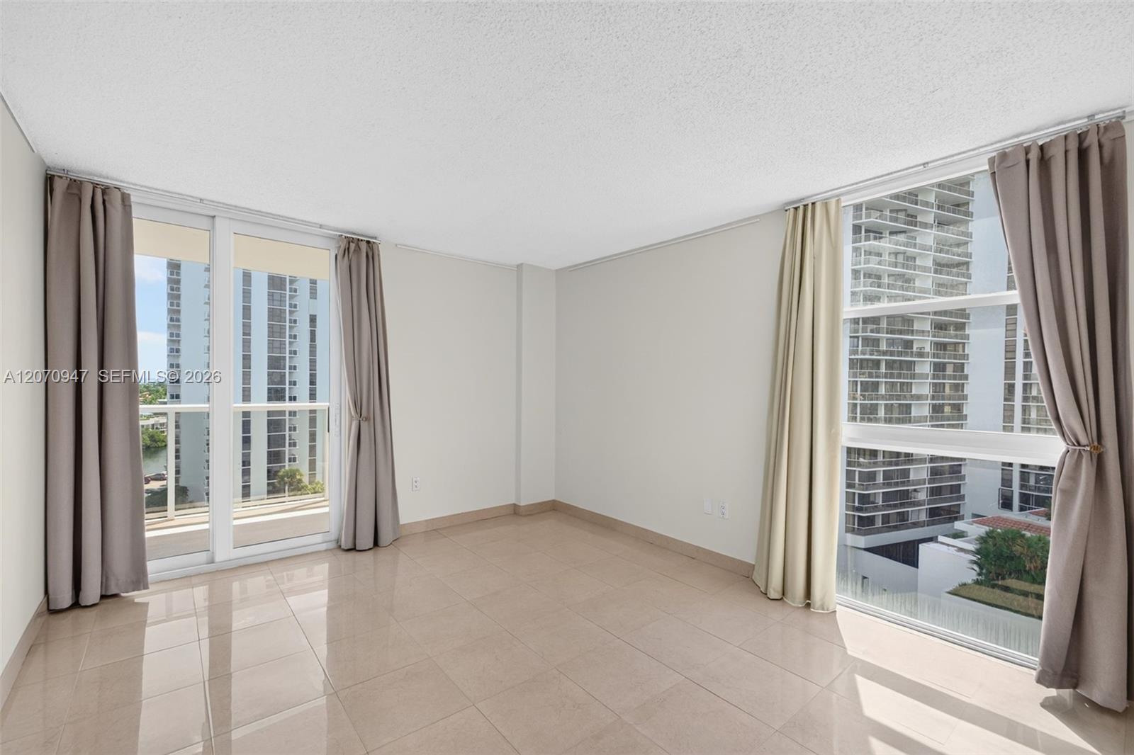 A12070947 Property Photo 21
