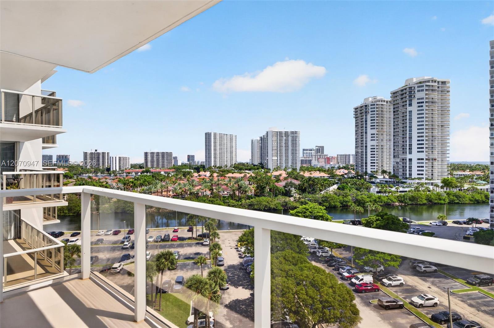 A12070947 Property Photo 24