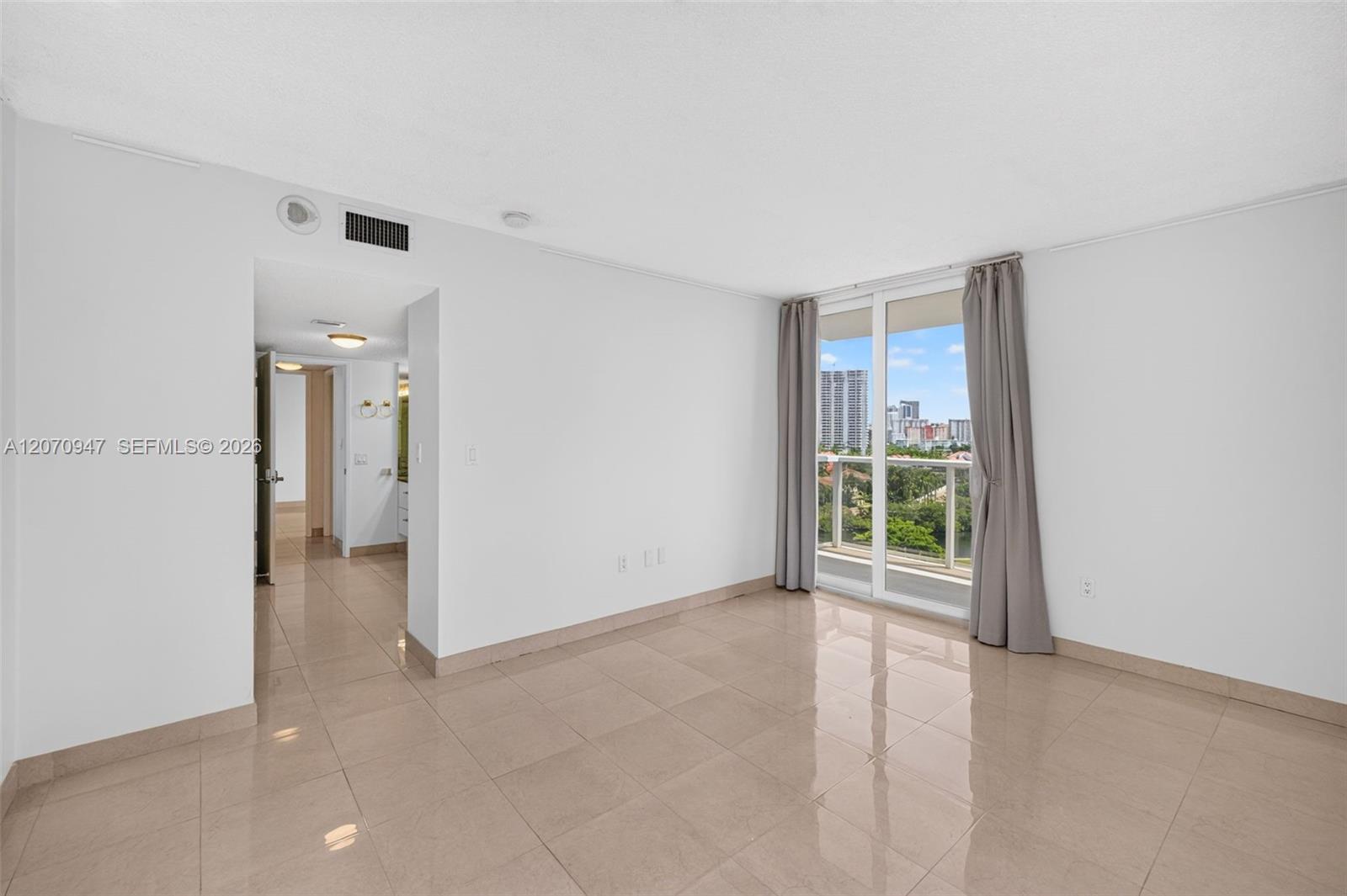 A12070947 Property Photo 27