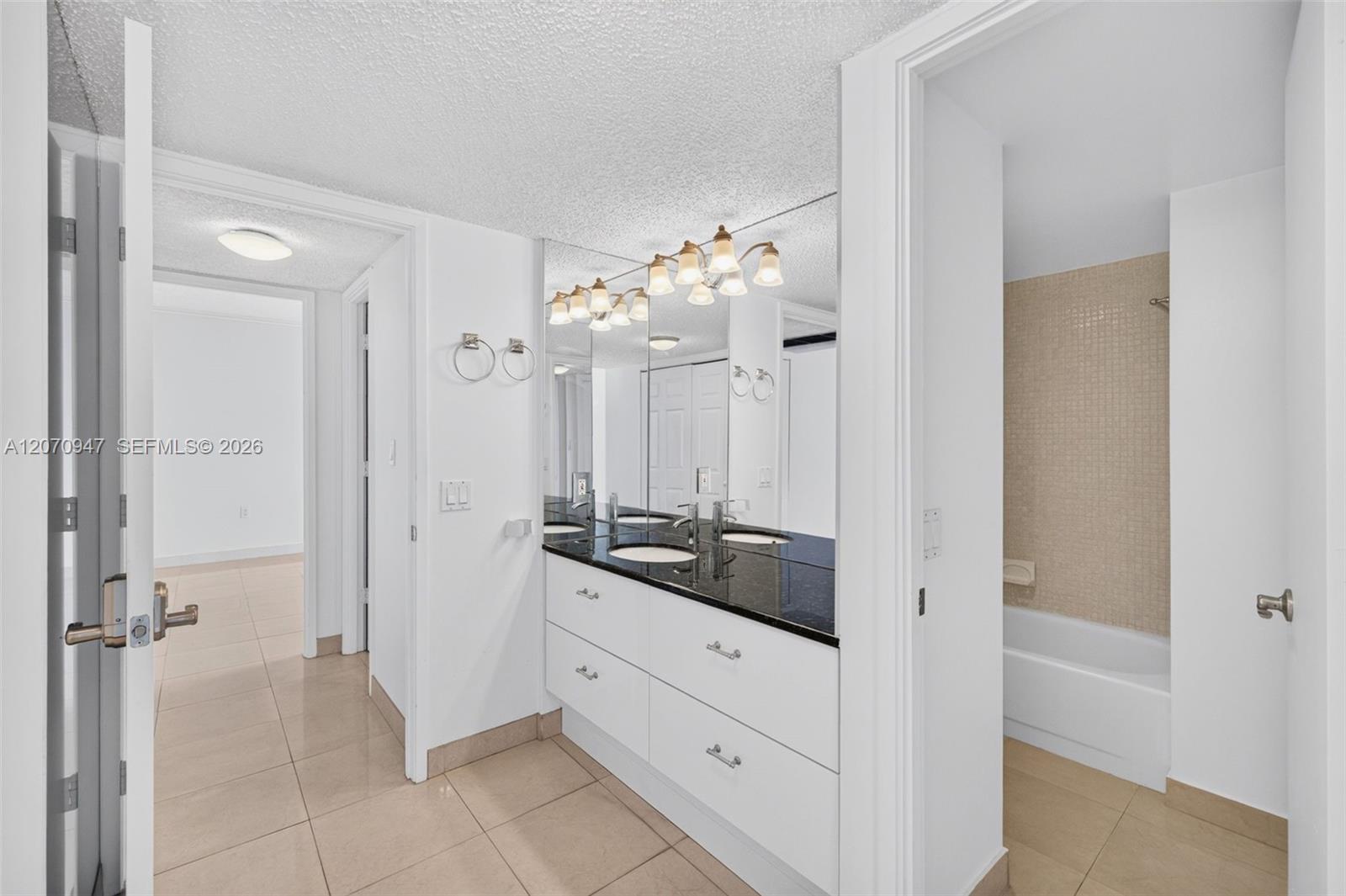 A12070947 Property Photo 29
