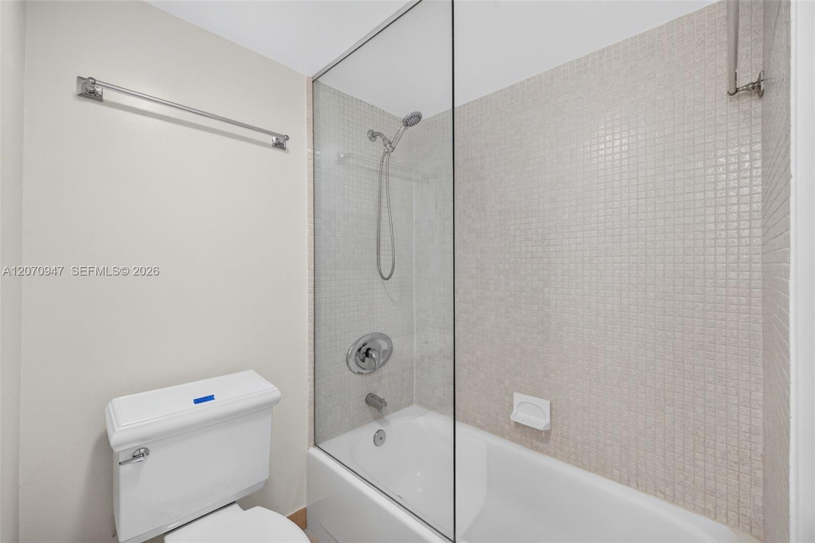A12070947 Property Photo 30