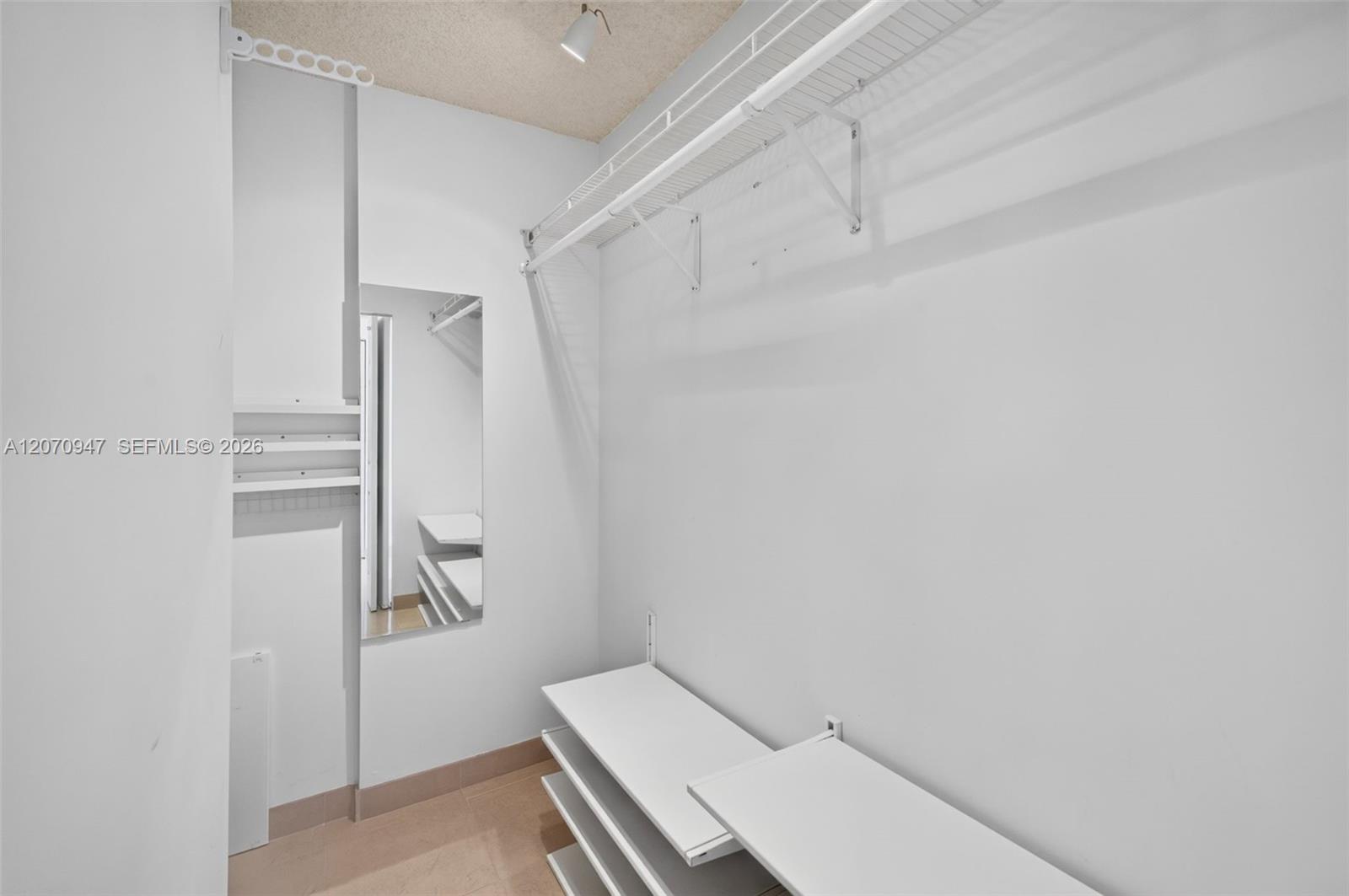 A12070947 Property Photo 31