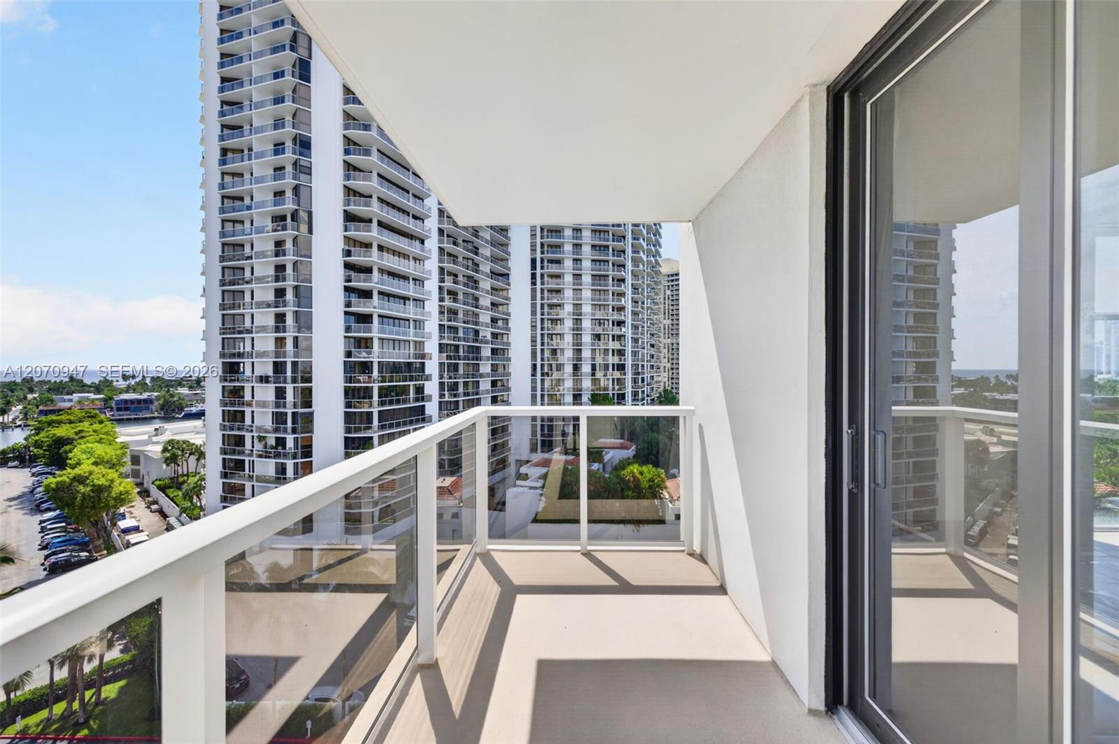A12070947 Property Photo 35