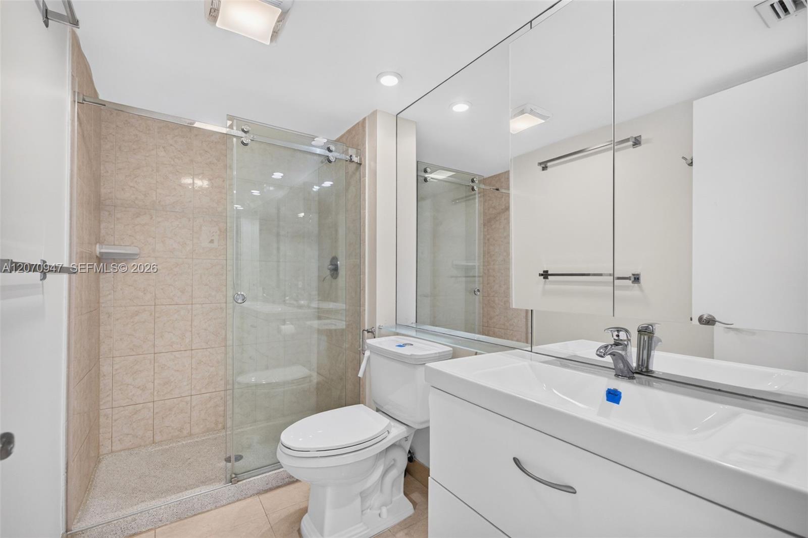 A12070947 Property Photo 39