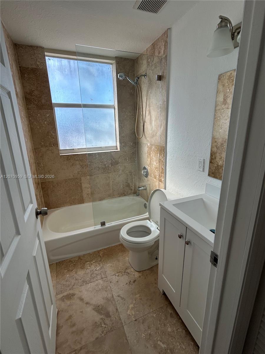 953 Sw 10th Street 12 Property Photo 6