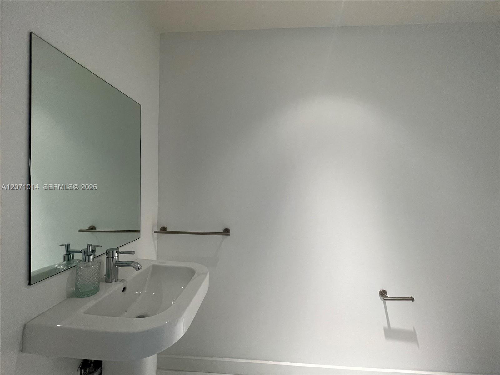 1040 Biscayne Boulevard 3305 Property Photo 19