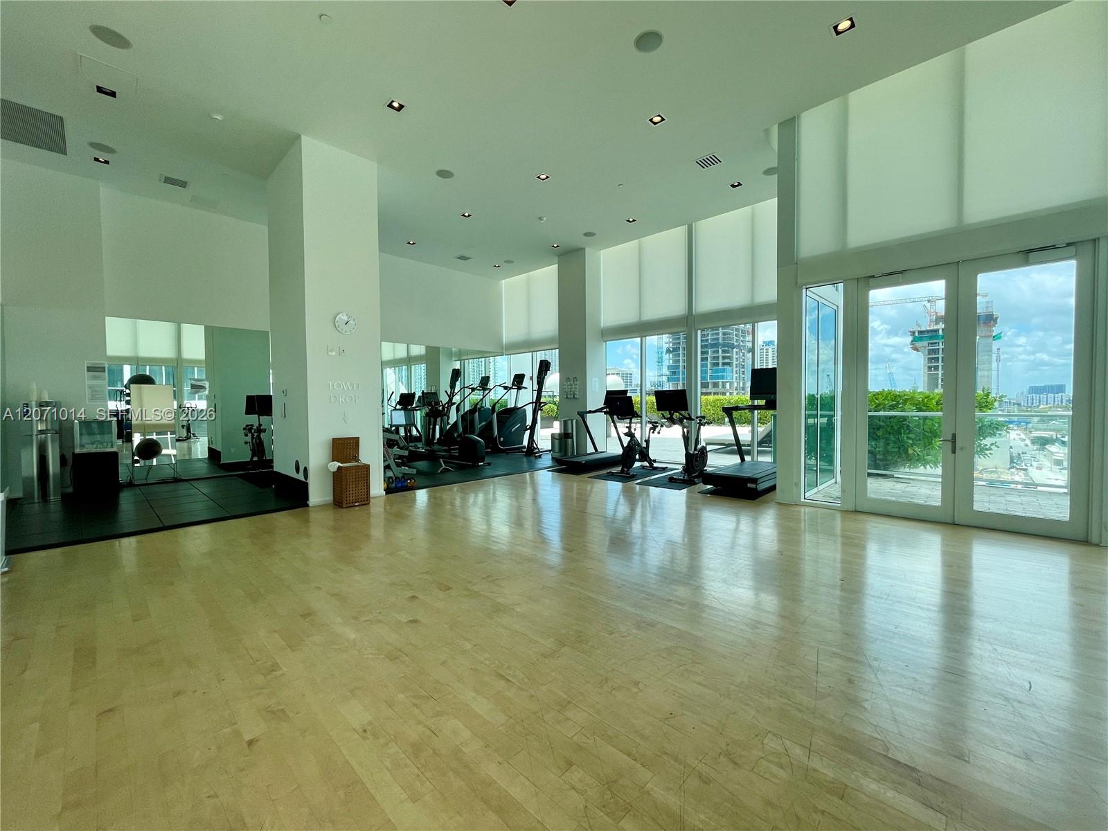 1040 Biscayne Boulevard 3305 Property Photo 26