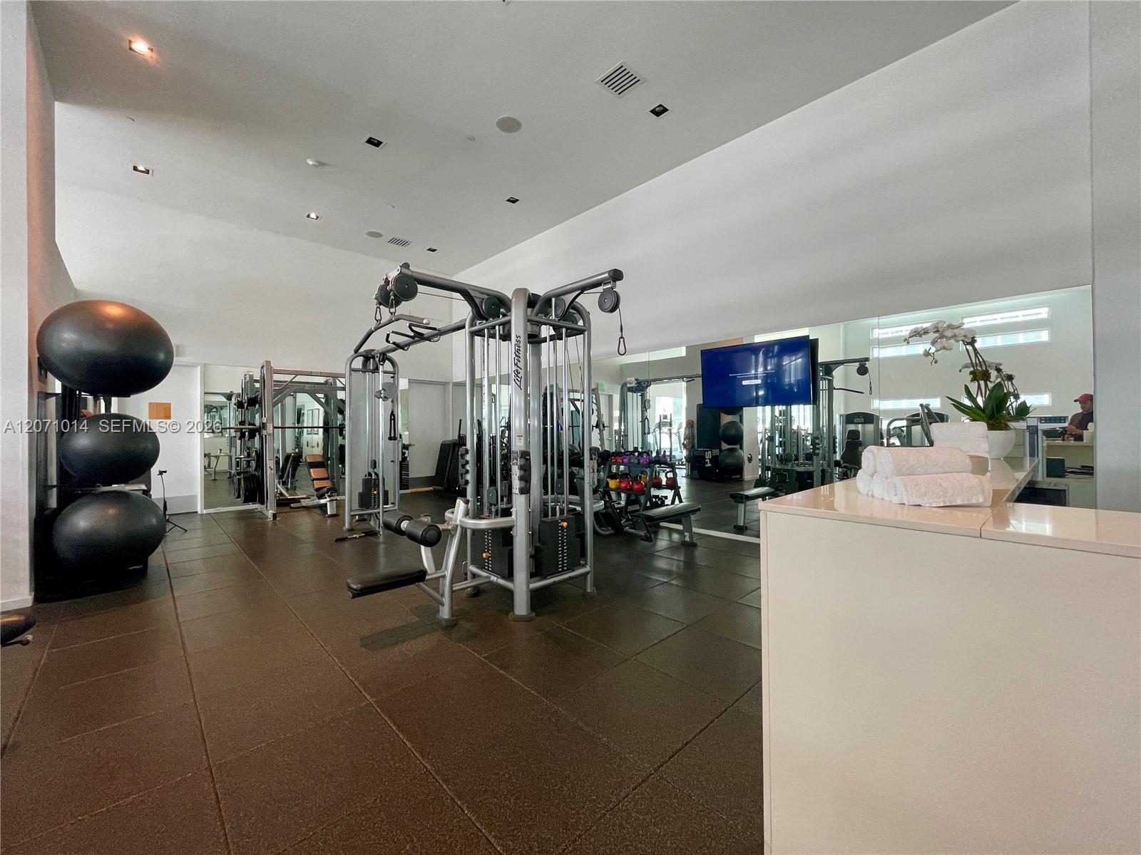 1040 Biscayne Boulevard 3305 Property Photo 27