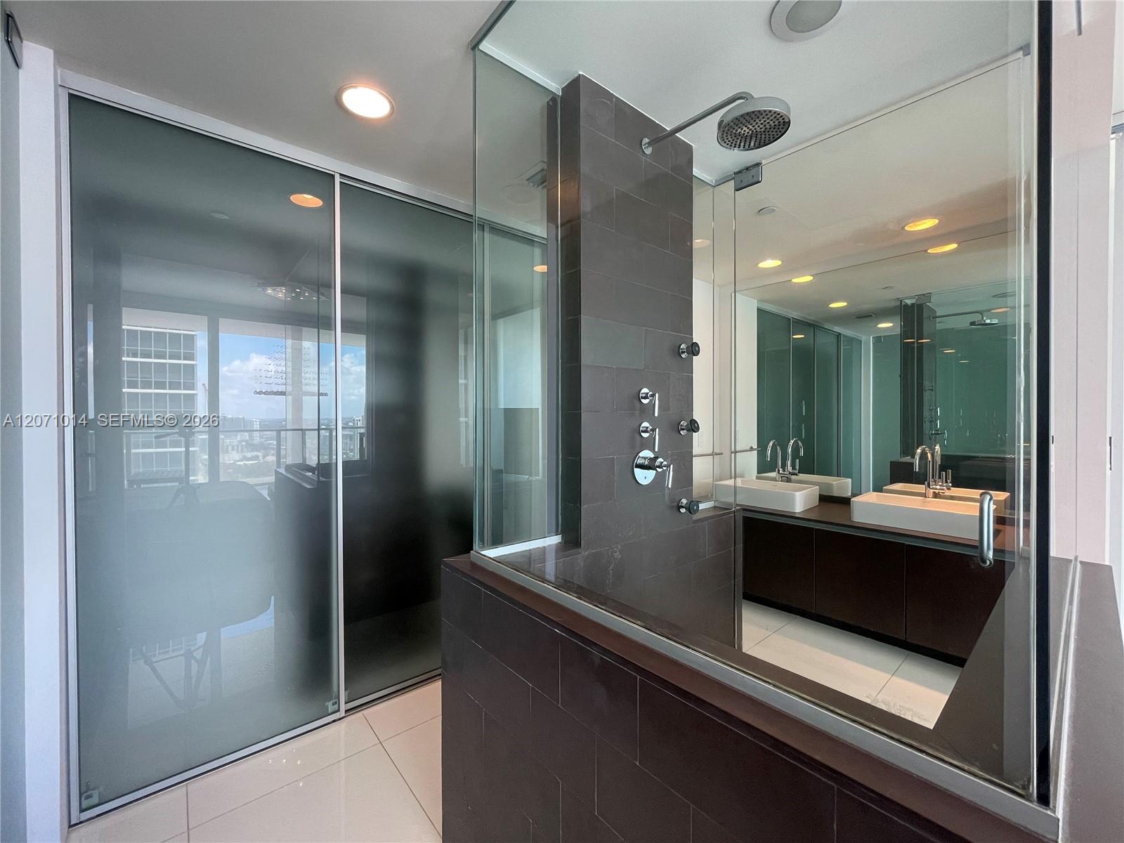 1040 Biscayne Boulevard 3305 Property Photo 30
