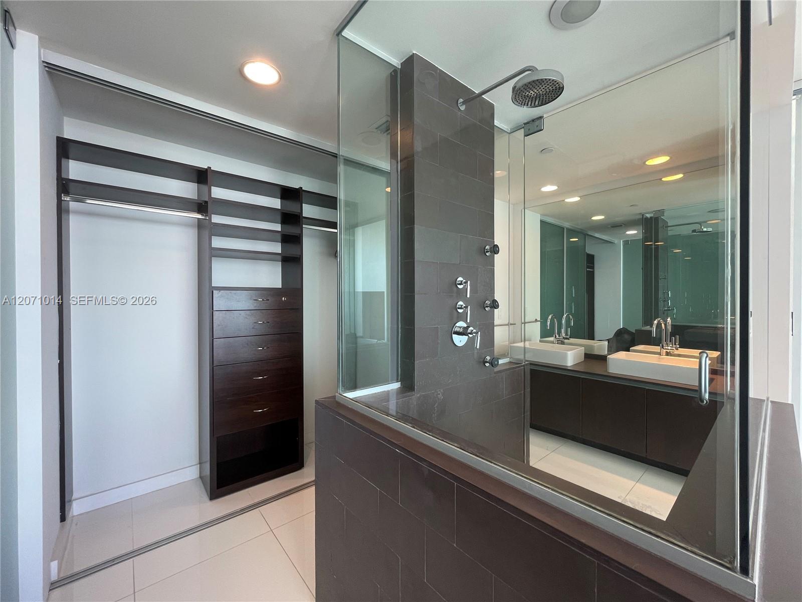 1040 Biscayne Boulevard 3305 Property Photo 31