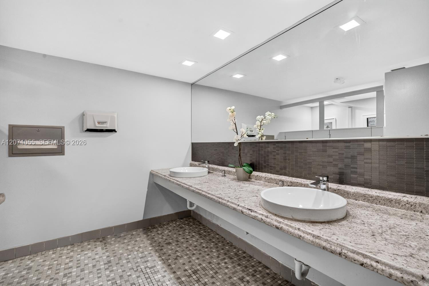 A12071055 Property Photo 41