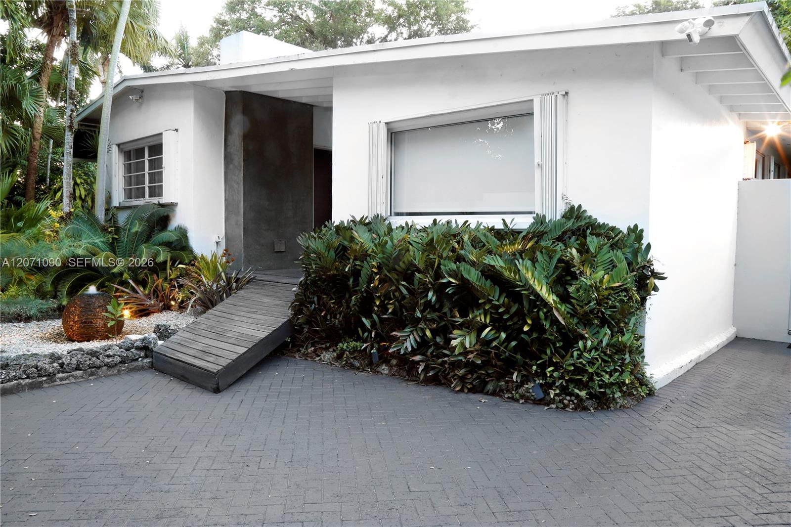 3596 Main Highway Property Photo 4