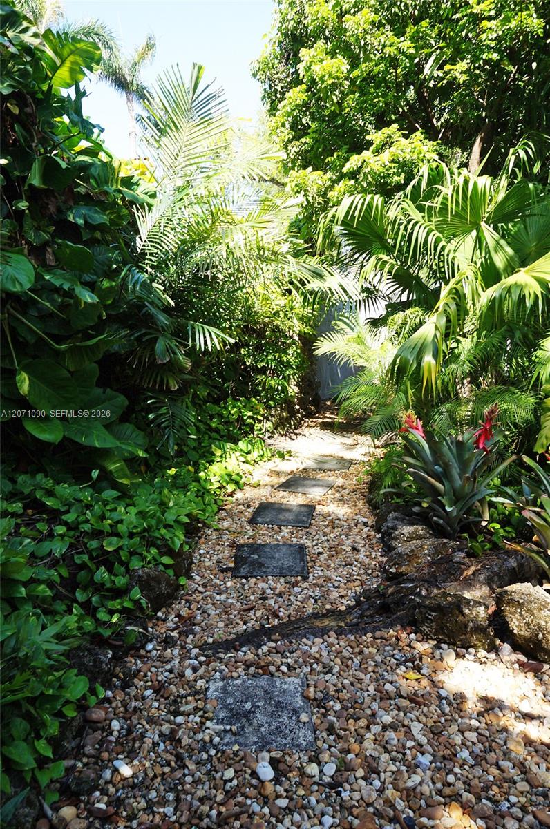 3596 Main Highway Property Photo 6