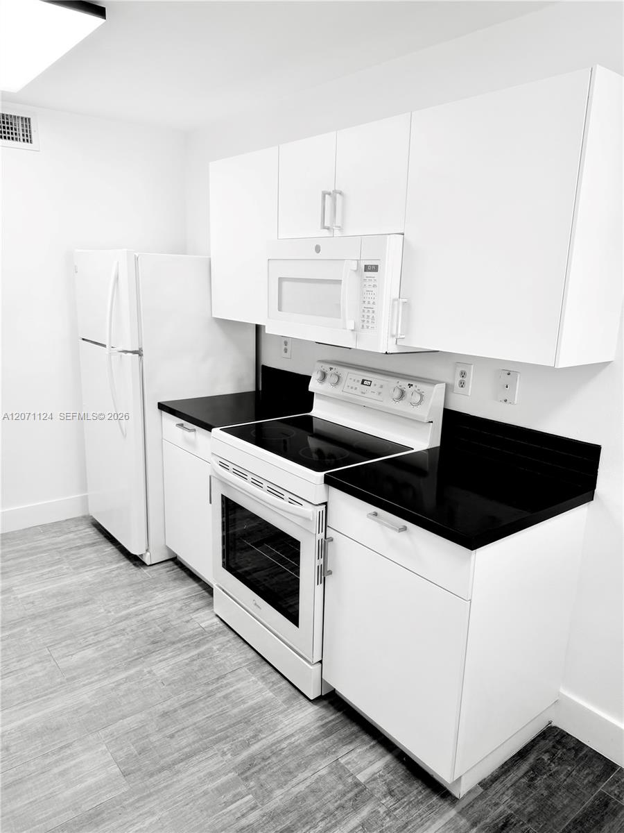 A12071124 Property Photo 3