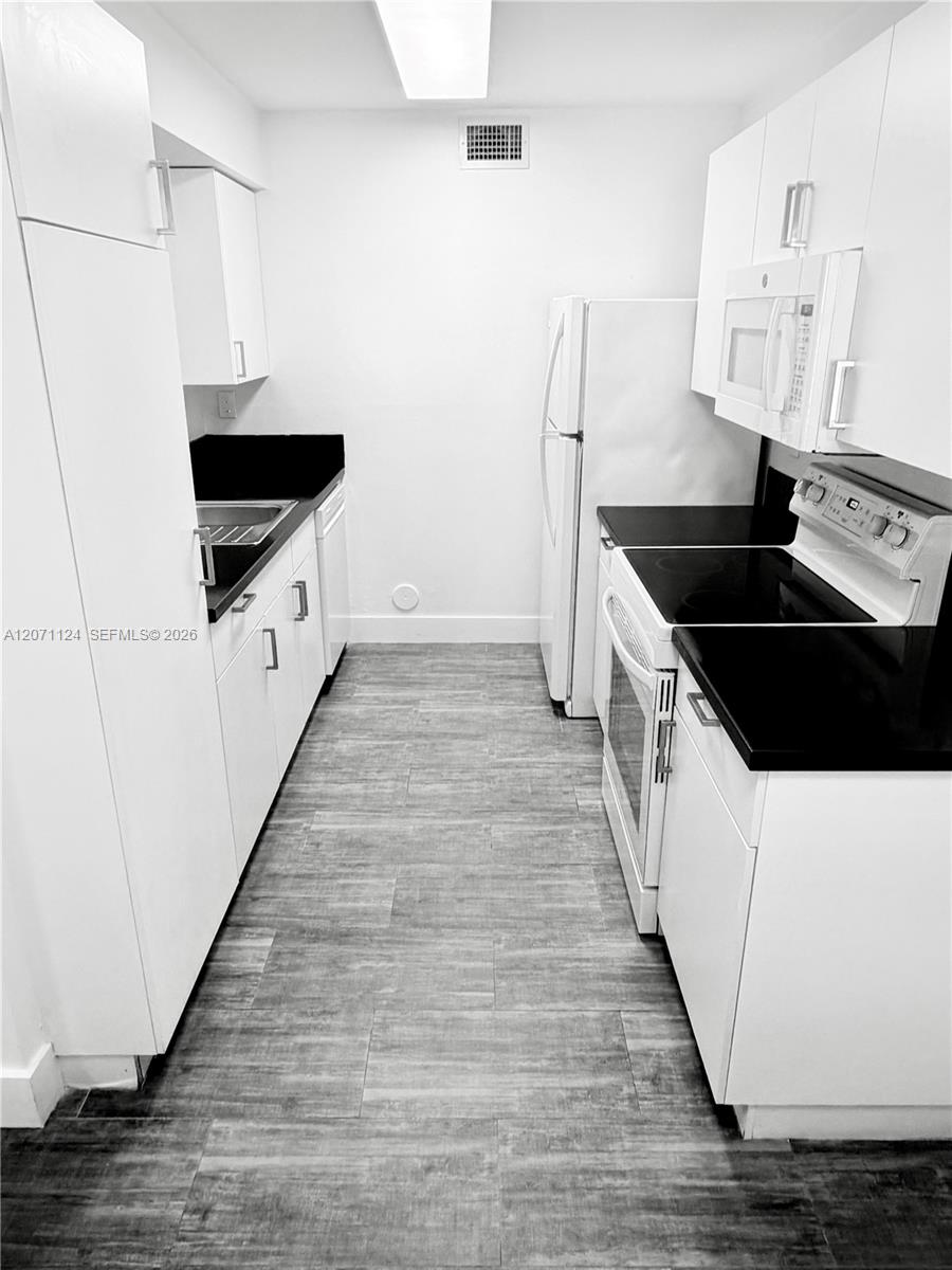 A12071124 Property Photo 4