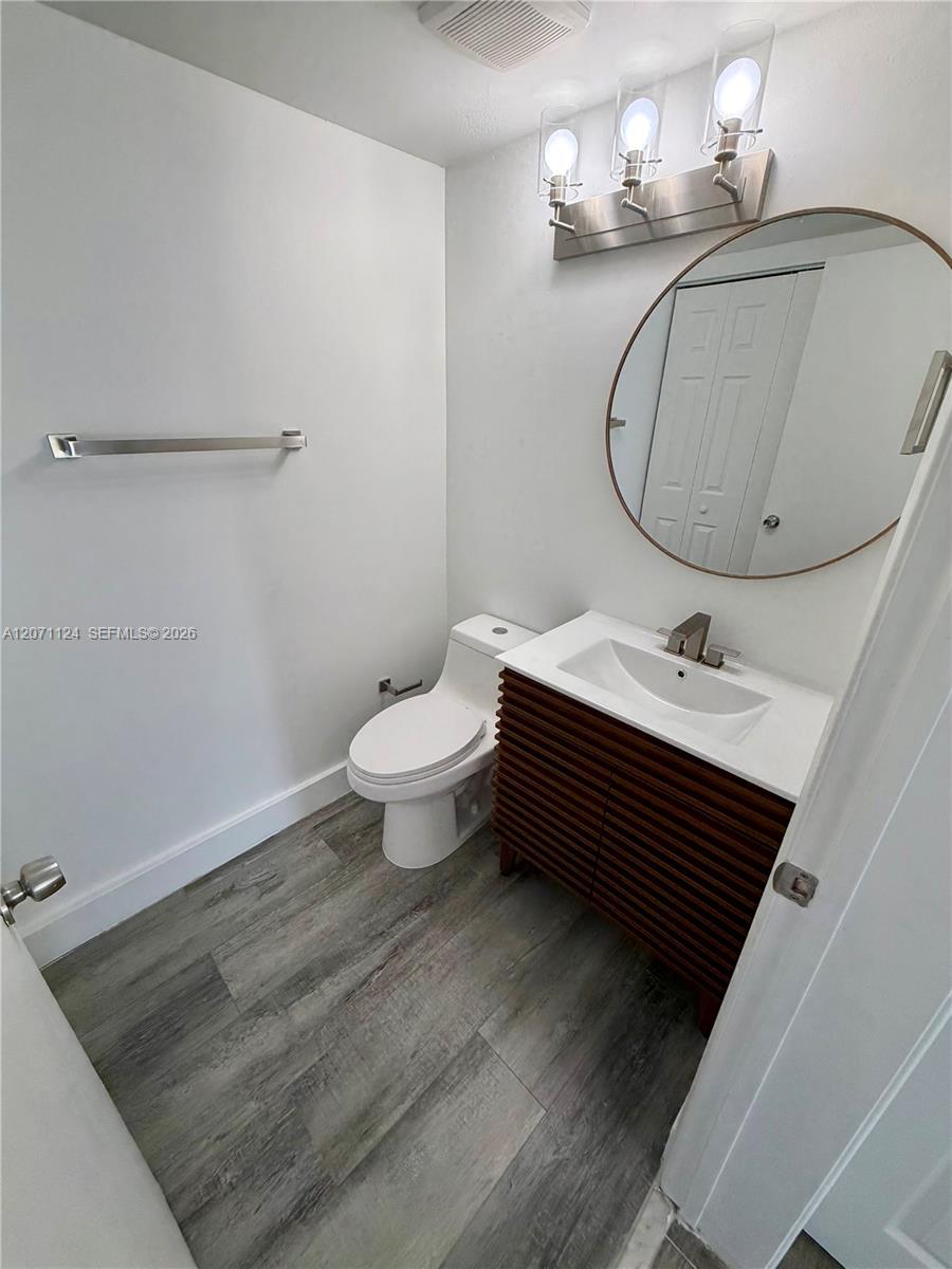 A12071124 Property Photo 8