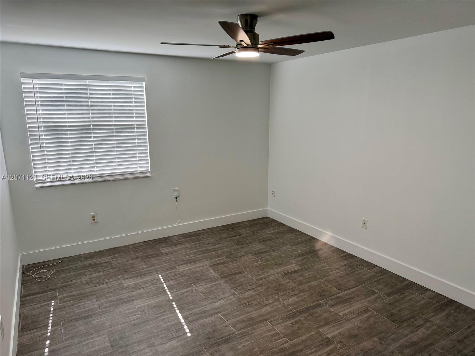 A12071124 Property Photo 11