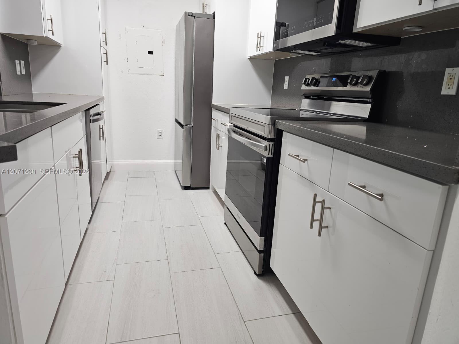 A12071230 Property Photo 22