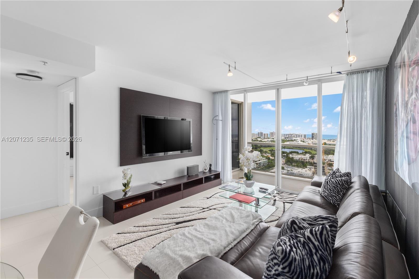 1800 Sunset Harbour Drive 2409 Property Photo 4