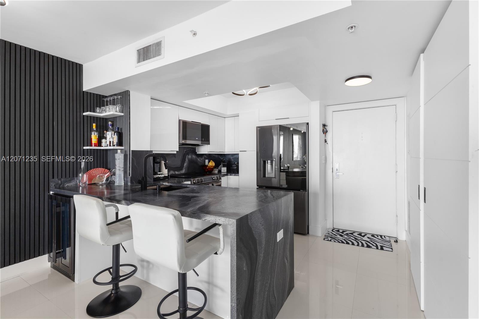 1800 Sunset Harbour Drive 2409 Property Photo 14