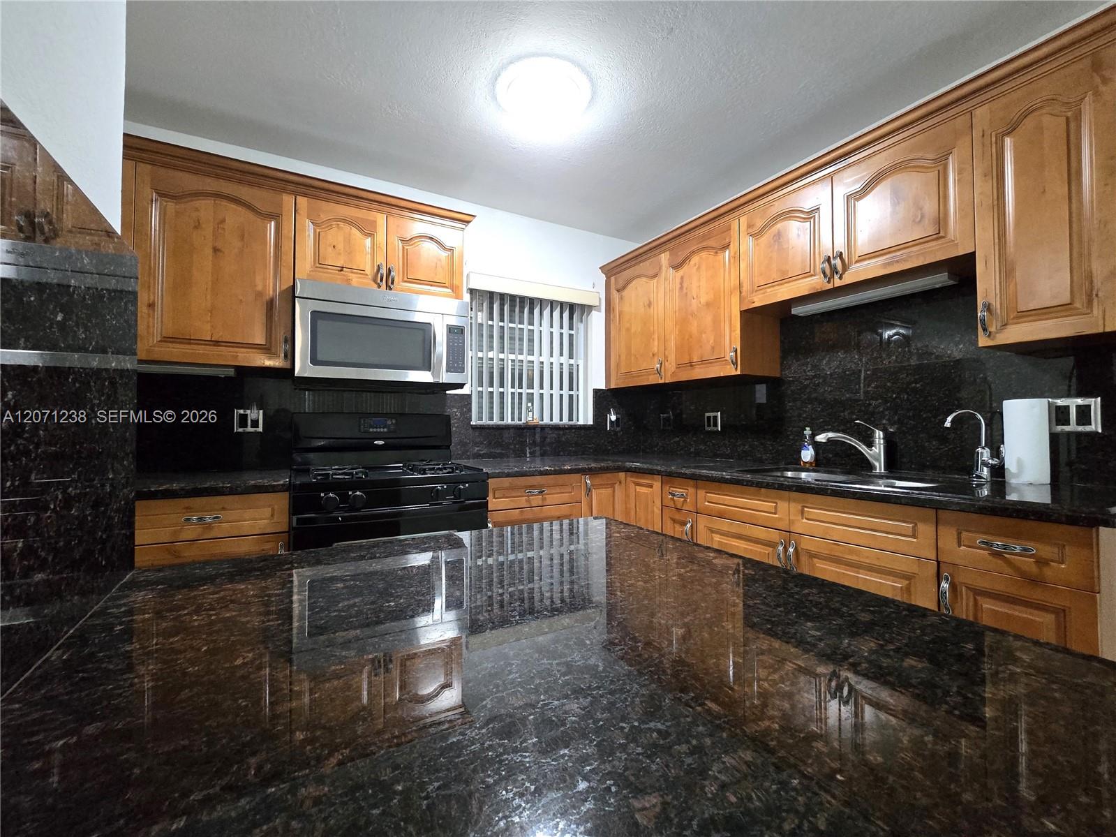 515 Hunter Street Property Photo 4