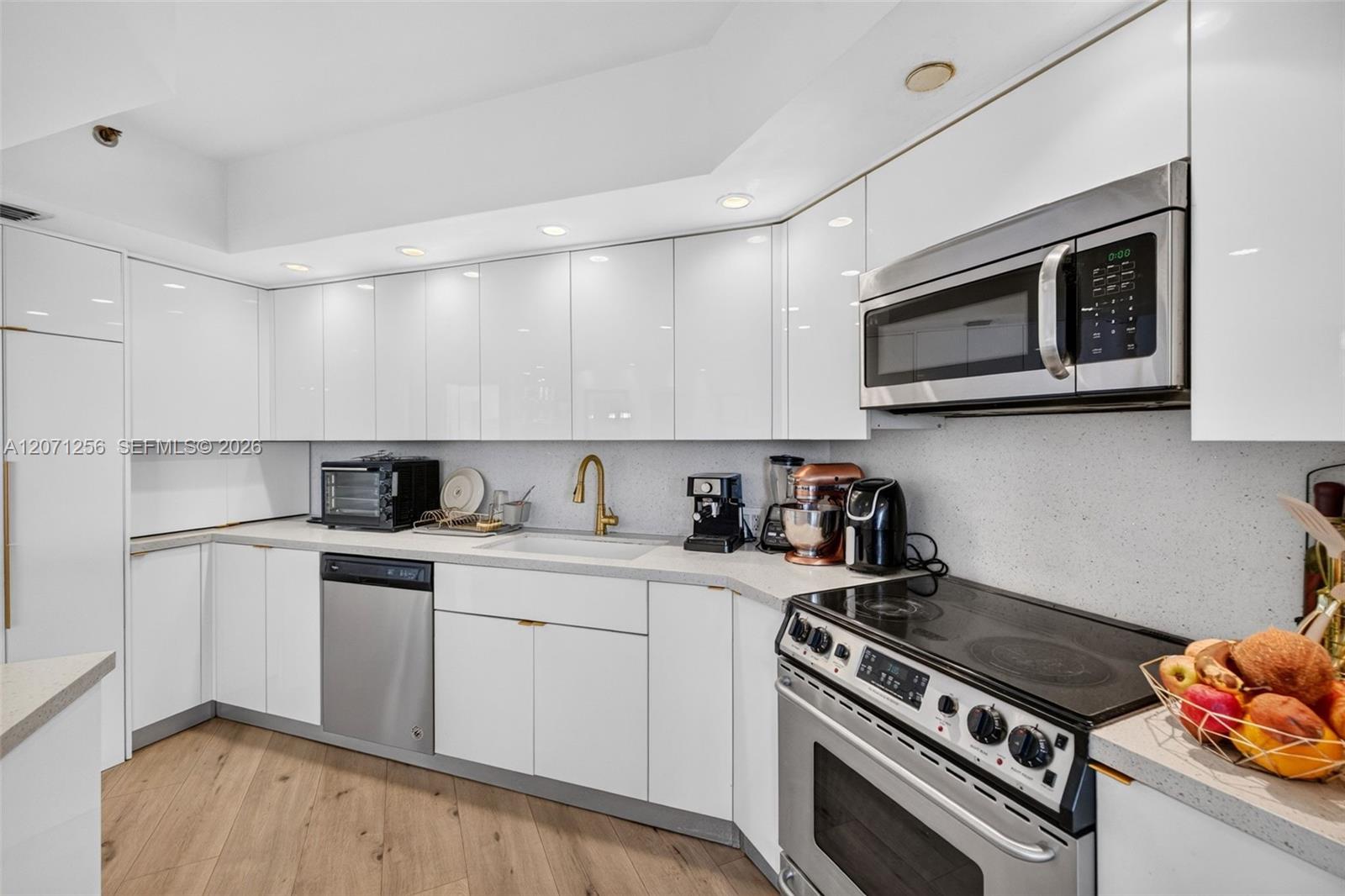 3000 Island Boulevard 1201 Property Photo 14