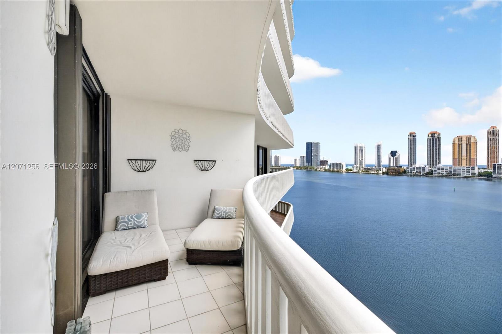 3000 Island Boulevard 1201 Property Photo 24