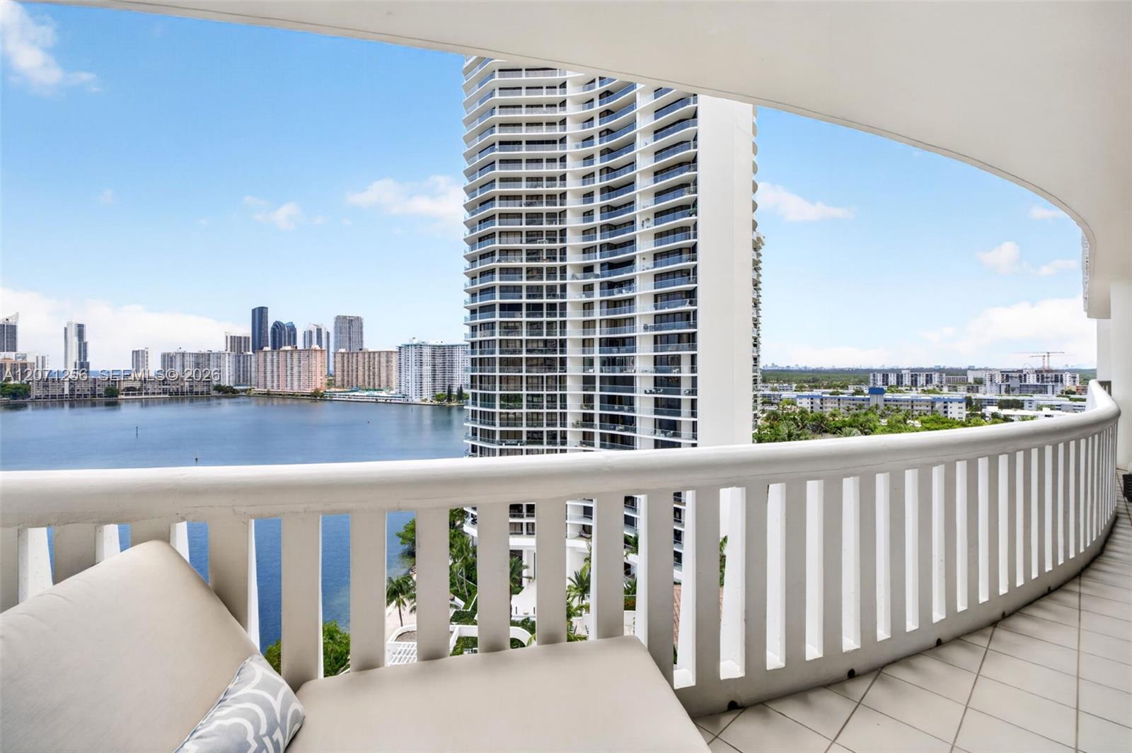 3000 Island Boulevard 1201 Property Photo 25
